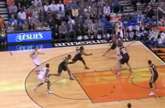 Magie : en une feinte, Stephen Curry fait disparaître deux joueurs !