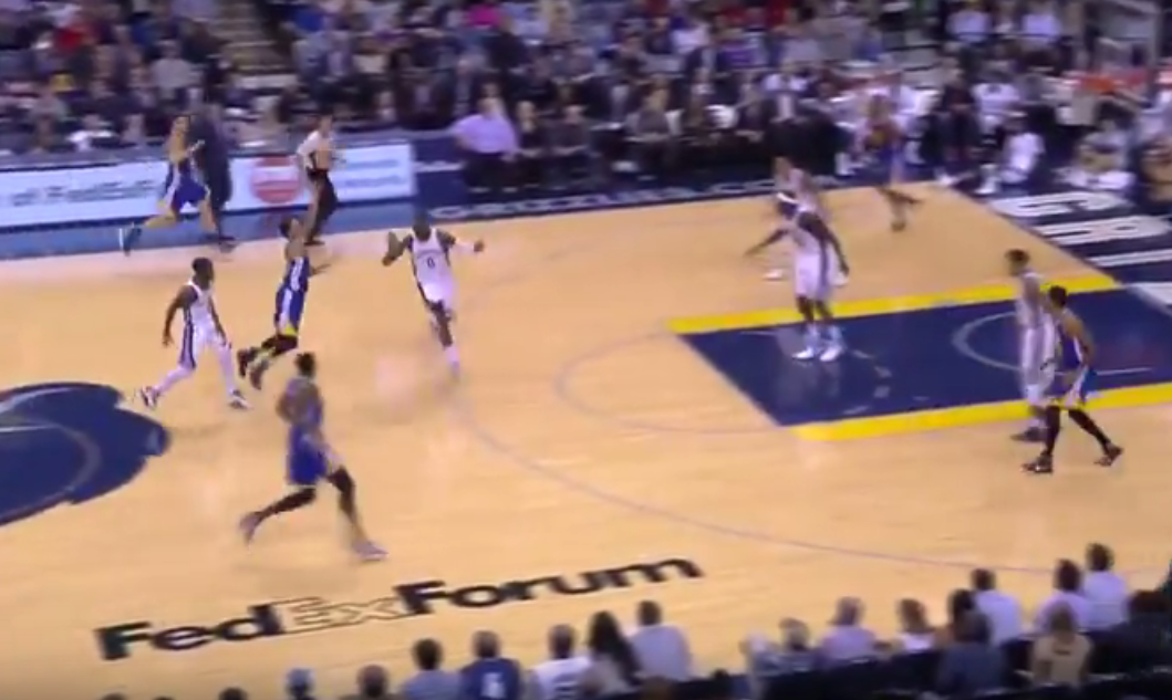Top 10 : l’improbable panier du magicien Stephen Curry !
