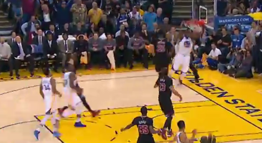 Top 10 : DeAndre Jordan et Andre Iguodala s’envoient en l’air !