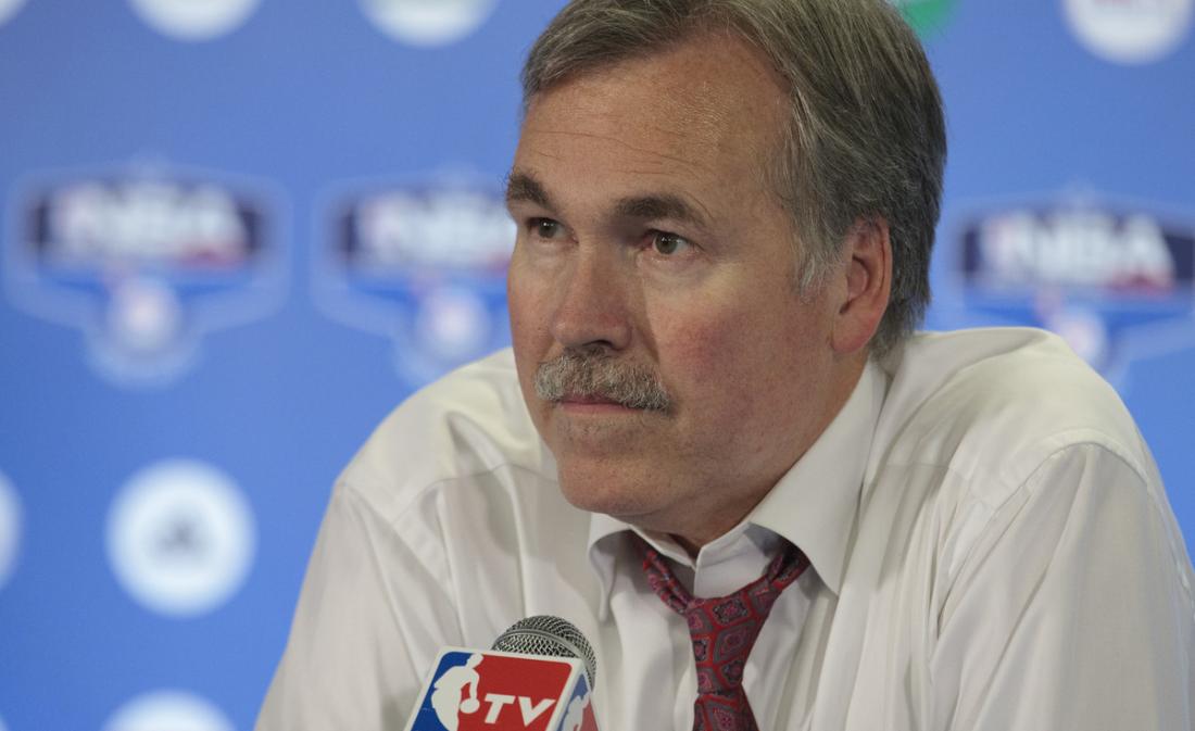 Brett Brown bientôt viré pour laisser la place à Mike D’Antoni ?