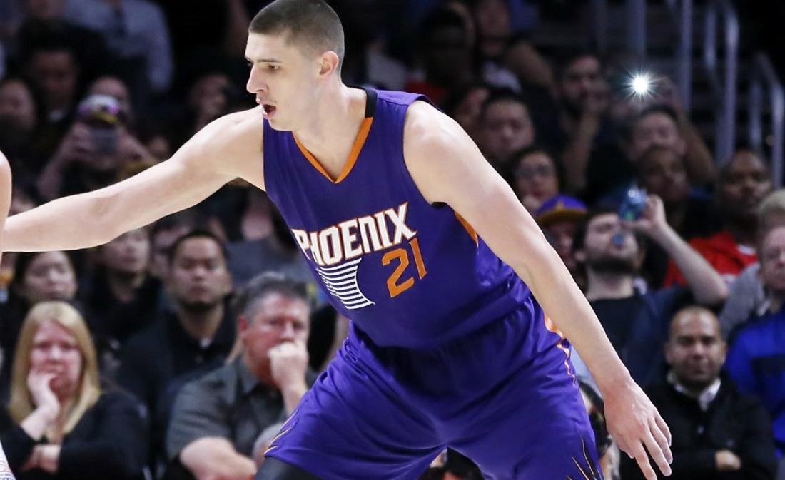 Alex Len mise sur lui-même et reste un an aux Suns