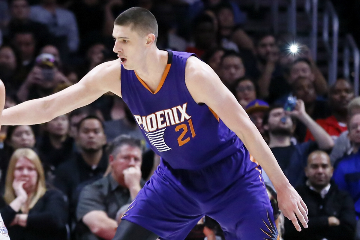 Alex Len mise sur lui-même et reste un an aux Suns