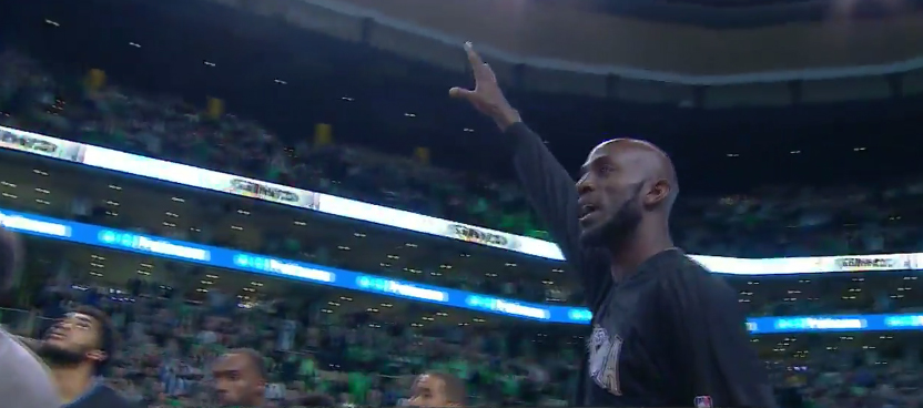 Classe : Kevin Garnett ovationné par le public de Boston