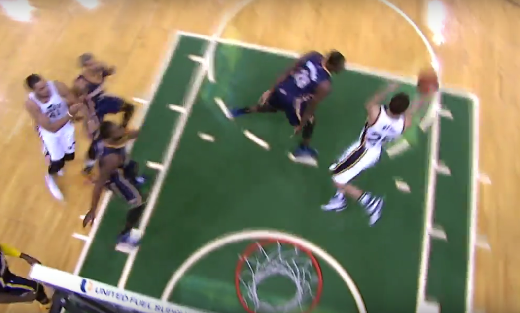 Magicien : le superbe « spinning shot » de Raul Neto !