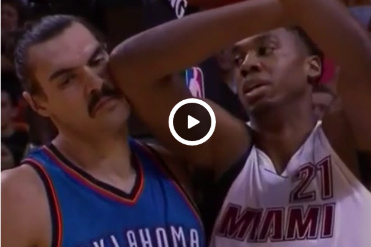 Steven Adams n’en a rien à foutre des coups de coude…