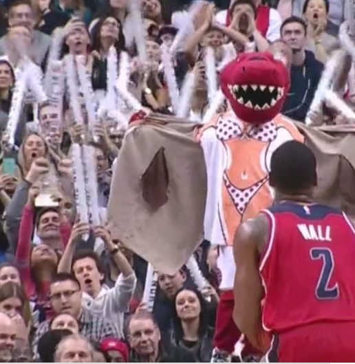 John Wall insensible aux charmes des Raptors, même en bikini