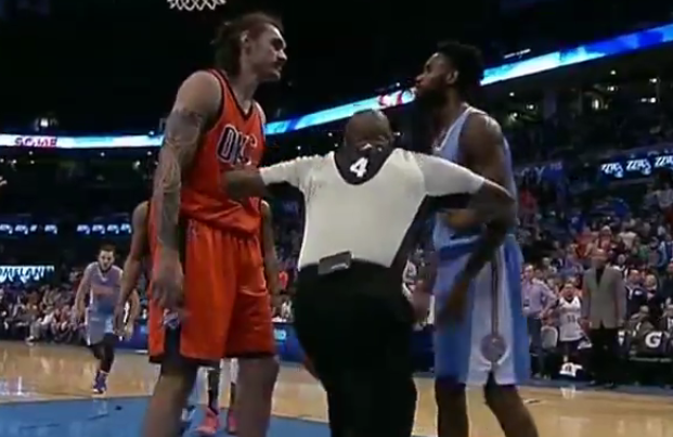 Inconscient : Will Barton se chauffe avec Steven Adams !