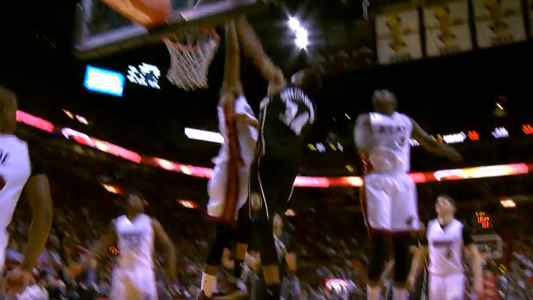 Poster : Le dunk monstrueux de Giannis Antetokounmpo sur Hassan Whiteside