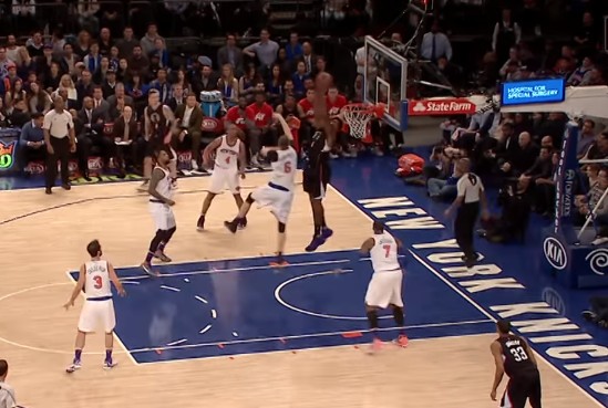 Machine : DeAndre Jordan s’offre un Dunk Contest en solo contre les Knicks !