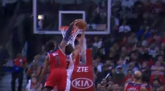 John Wall met un méchant contre à Joakim Noah