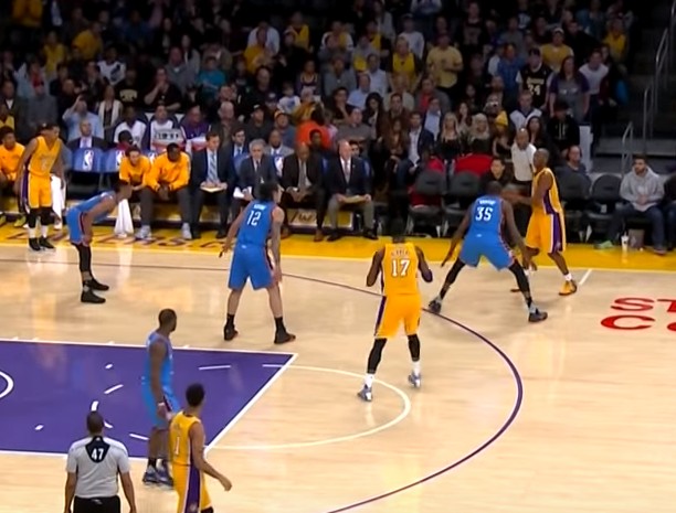 Filou : la passe de Kobe Bryant entre les jambes de Kevin Durant