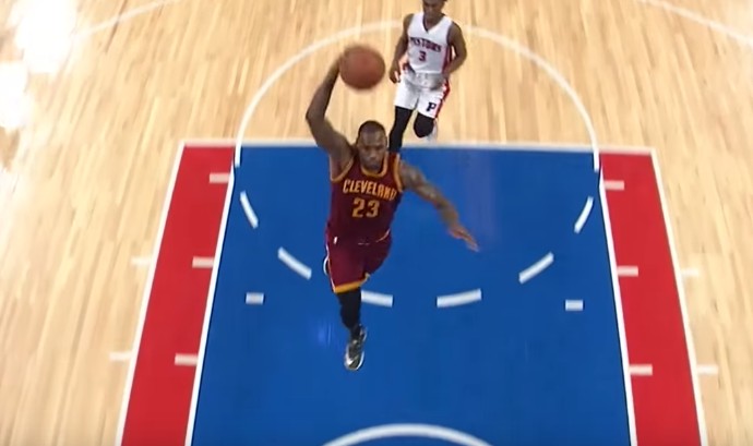 Fail : LeBron James rate un dunk tout fait !