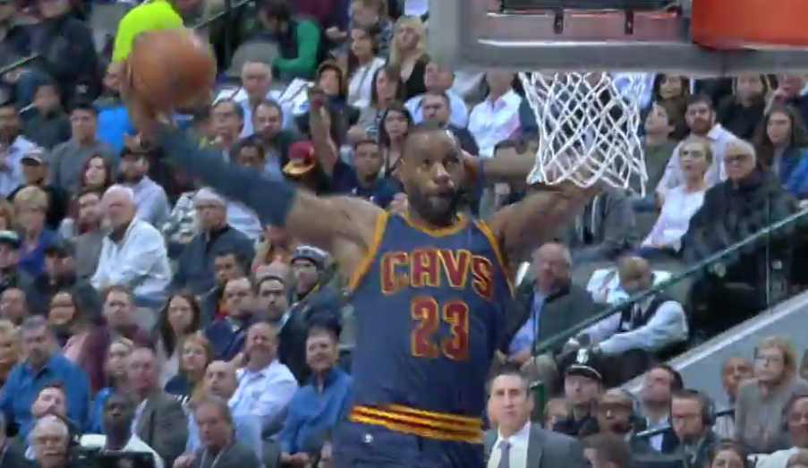 Dunk : LeBron James rend hommage à Karl Malone