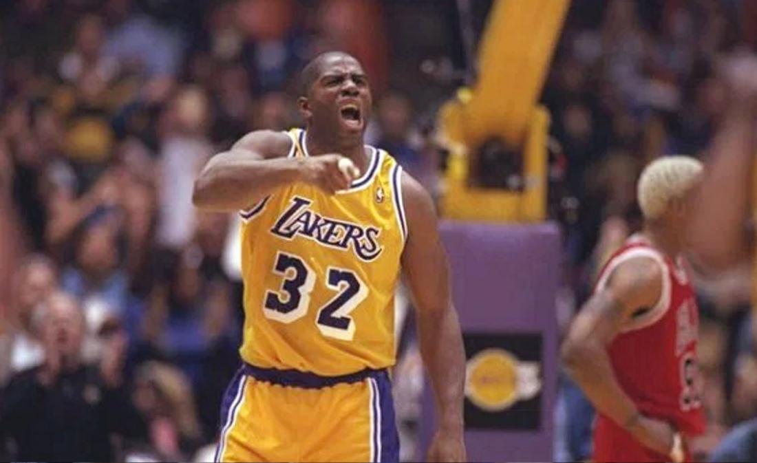 Lakers : un maillot vintage en hommage à la génération Magic Johnson