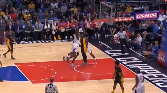 Welcome: Lance Stephenson postérize violemment Julius Randle!