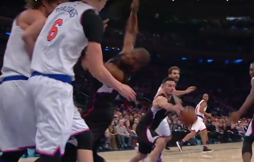 Fight : Robin Lopez met une tarte à Chris Paul !