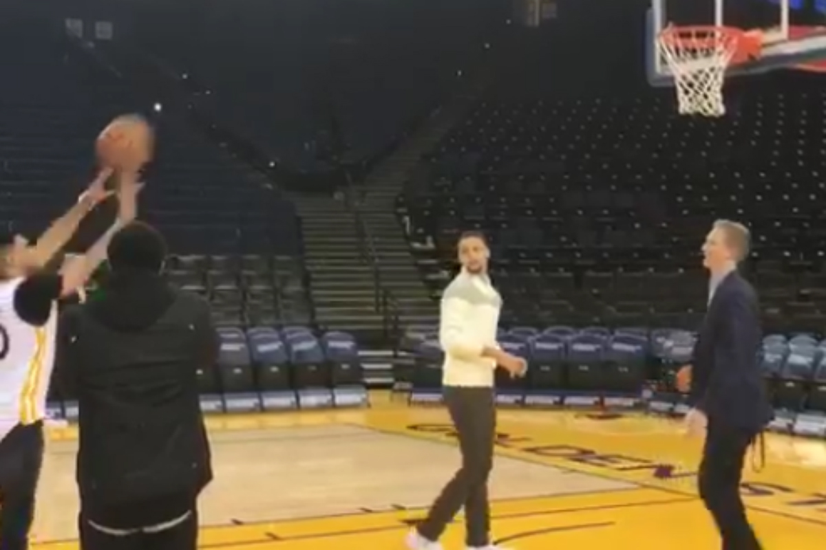 Stephen Curry peut faire shooter n’importe quel tocard