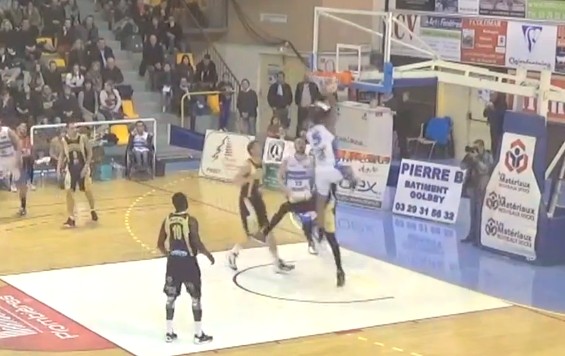 Top 10 CourtCuts : Bernard M’Poy monte au poster !