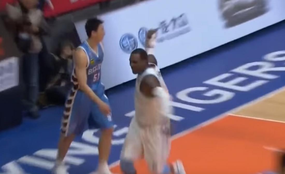 Andray Blatche pète les plombs en Chine !