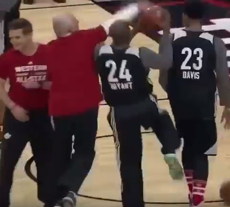 Culte : Quand Gregg Popovich tente de défendre sur Kobe Bryant