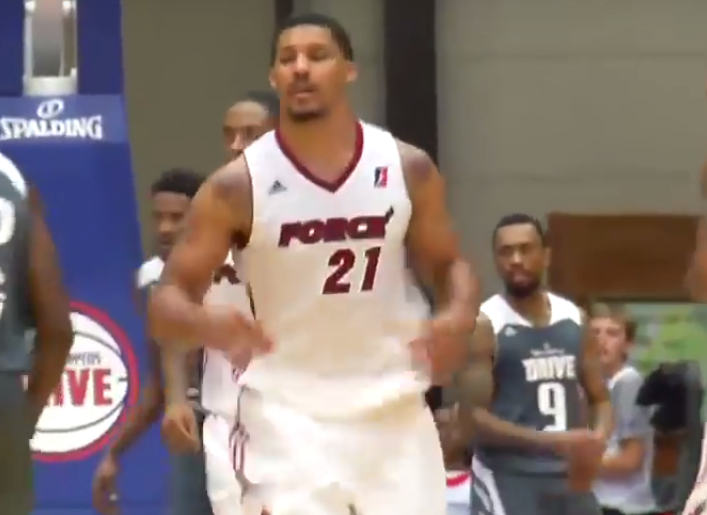 Le MVP de D-League testé par les Nuggets