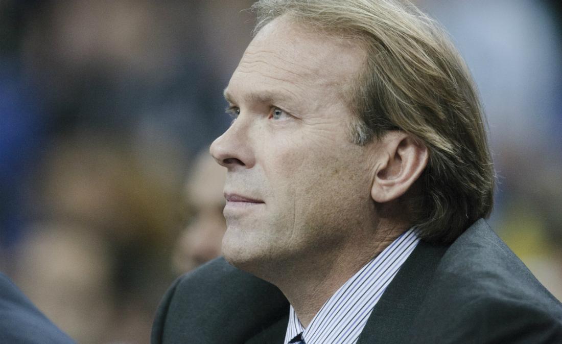 Kurt Rambis like une image porno et sort l’excuse du piratage