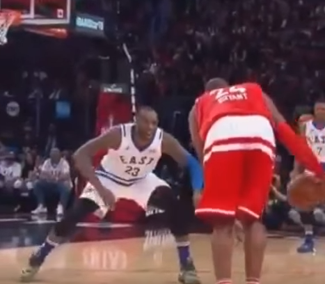 Quand LeBron James fait le pitre en défense devant Kobe