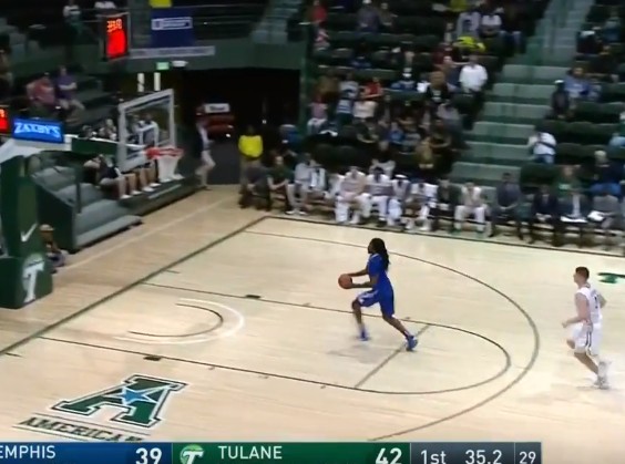 NCAA : Shaq Goodwin imite Vince Carter… et prend une technique !