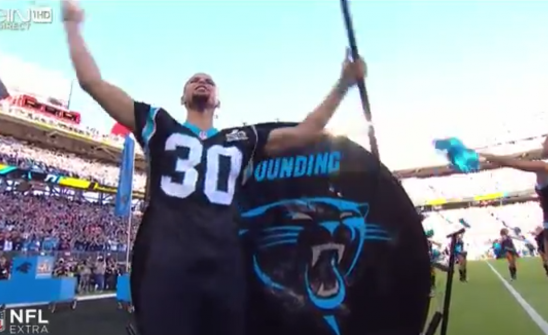 Stephen Curry vit mal la défaite de Carolina au Superbowl