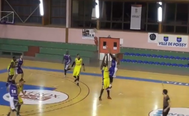 Top 10 Courtcuts : Jeremi Booth au buzzer !