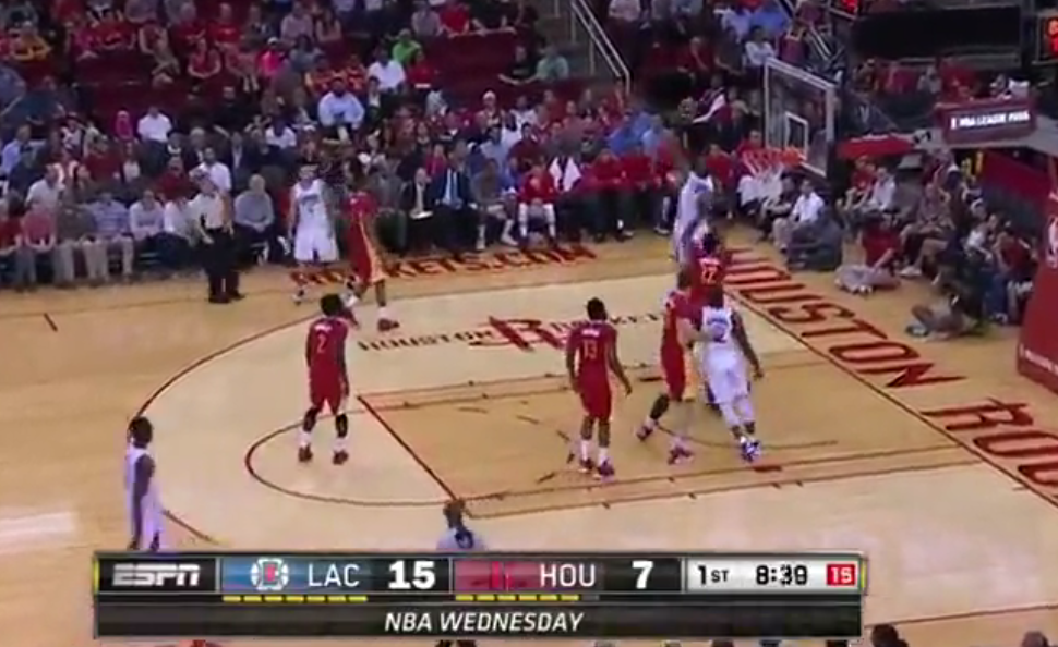 Dwight Howard évite de peu le poster de DeAndre Jordan