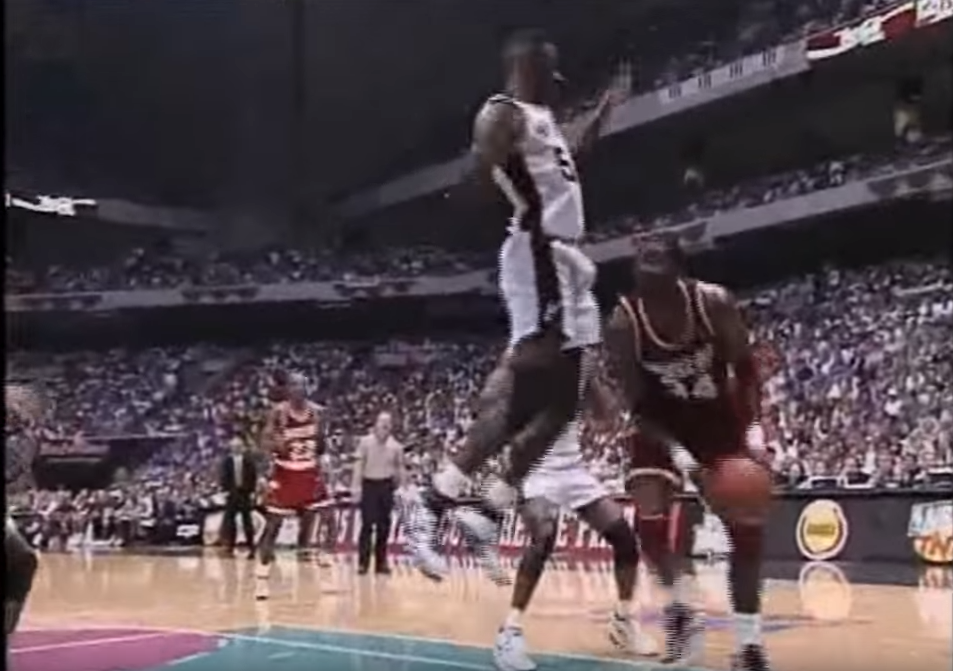 Quand Hakeem Olajuwon faisait goûter son Dream Shake à David Robinson