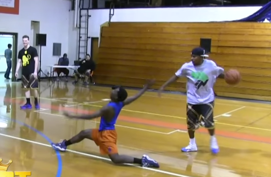 A 39 ans, Hot Sauce est toujours capable de faire danser son défenseur