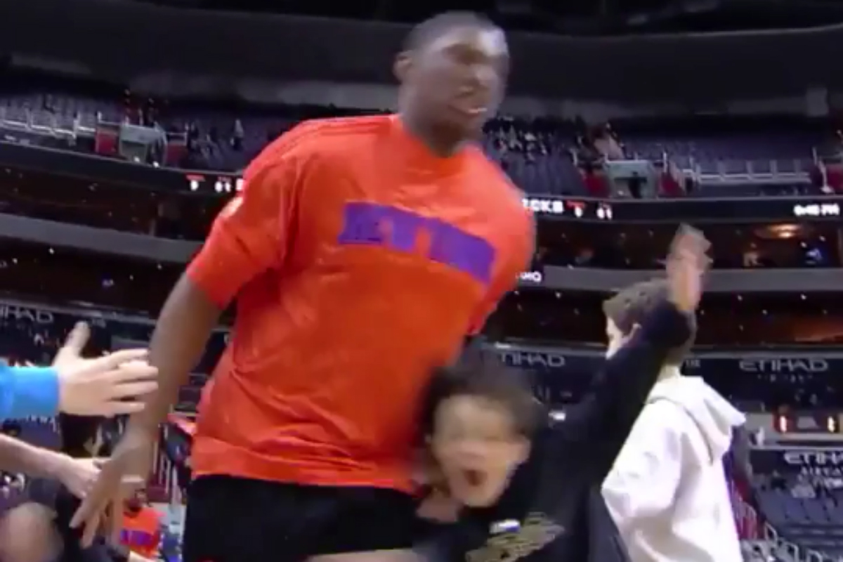 Kevin Séraphin percute un gamin en entrant sur le terrain