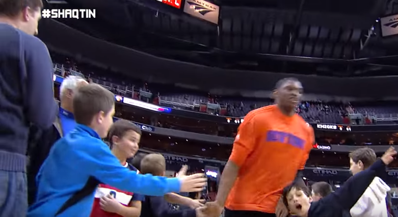 Bêtisier de la saison : Kevin Séraphin battu… par une mascotte !