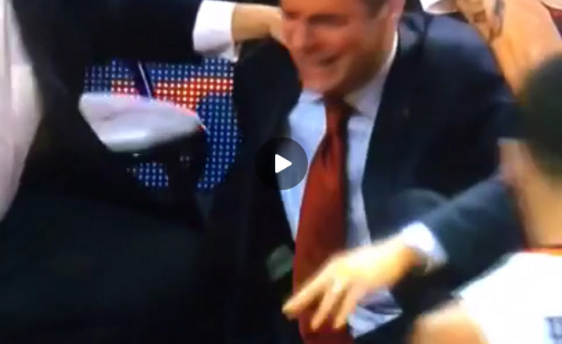 March Madness : Le coach de Virginia fait un malaise en plein match