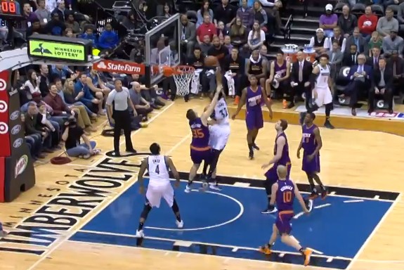 Top 10 : Karl-Anthony Towns grimpe sur Mirza Teletovic