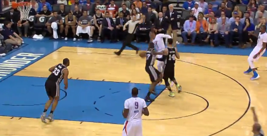 WOW : le Circus Shot incroyable de Russell Westbrook !