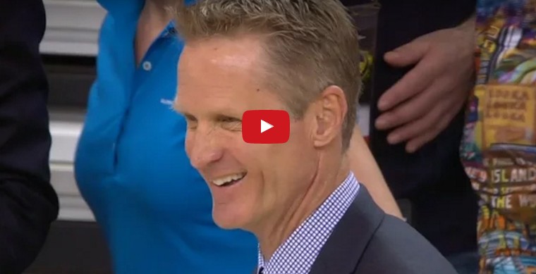 Klay Thompson célèbre un shoot de Stephen Curry… qui lui fait la passe