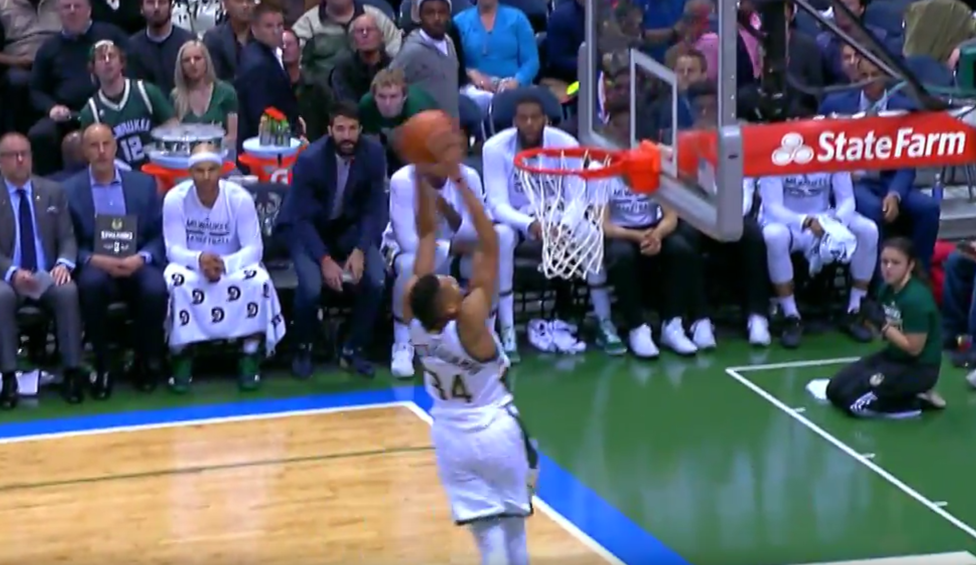 Top 10 : Le Greek Freak avec la planche, Bradley au cake