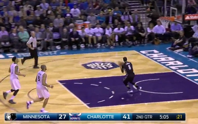 Showman : Zach Lavine claque (encore) un 360 en plein match !