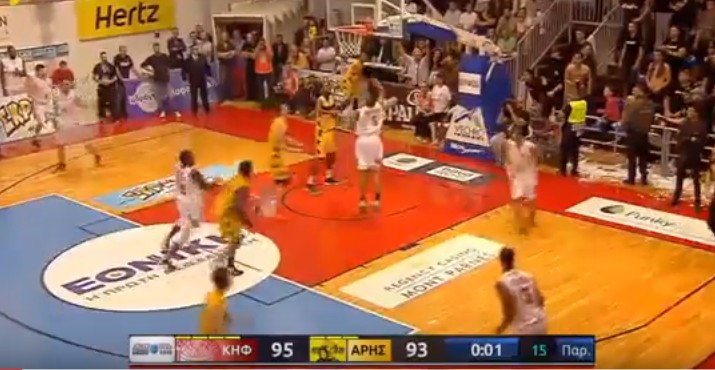 Grèce : Il égalise au buzzer… contre son camp !