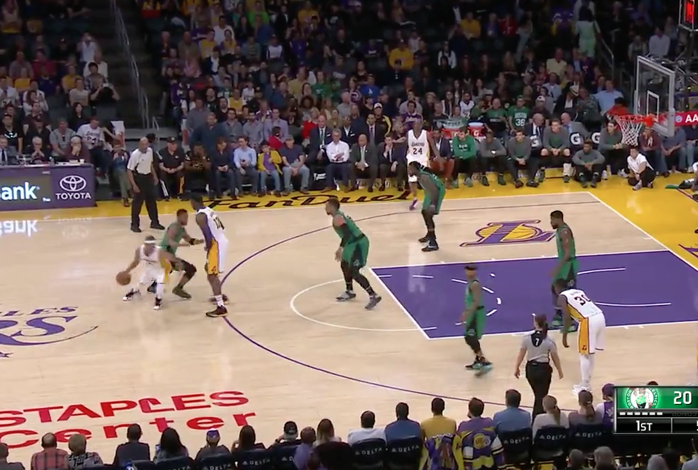 Jordan Clarkson crosse Evan Turner et Jared Sullinger