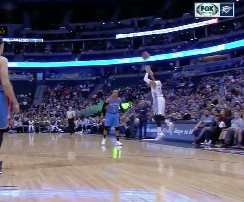 DJ Augustin met un buzzer des 3/4 du terrain !