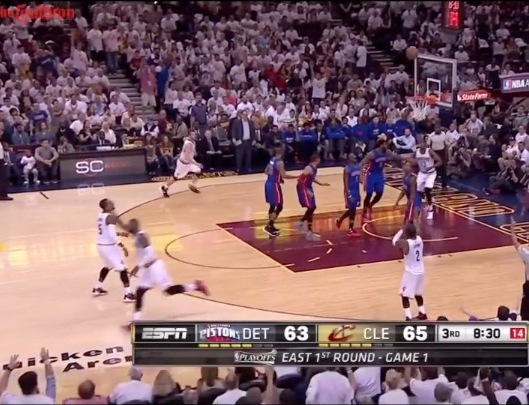 Fail : LeBron James célèbre un tir… raté de Kyrie Irving !