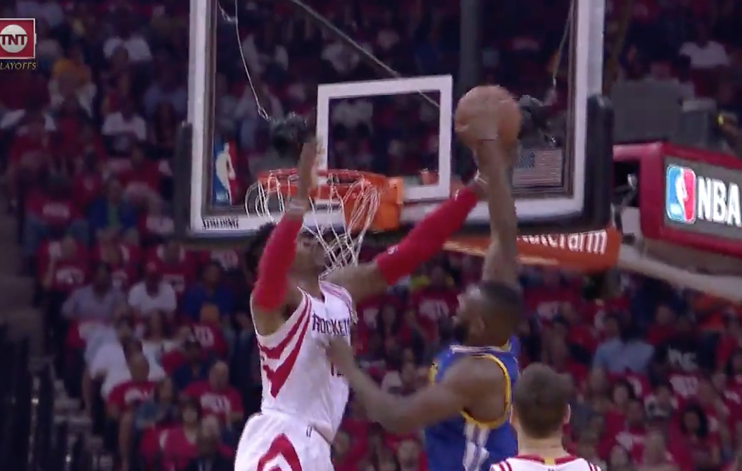 Stop : Dwight Howard scotche Festus Ezeli