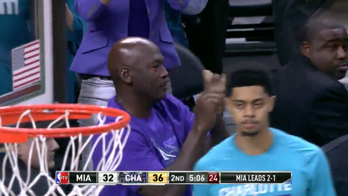 Michael Jordan est toujours chaud sur le banc