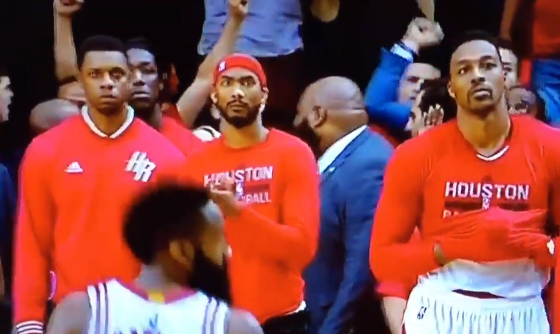 La réaction improbable des Rockets après le game winner de James Harden