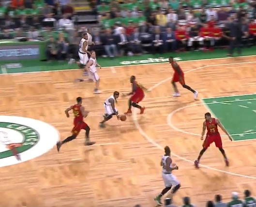 Replay : Isaiah Thomas enrhume Dennis Schröder et file au lay up