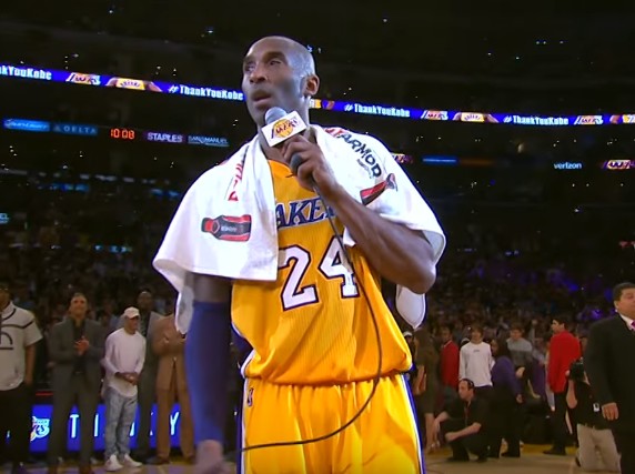 Poignant : Les adieux de Kobe Bryant au Staples Center